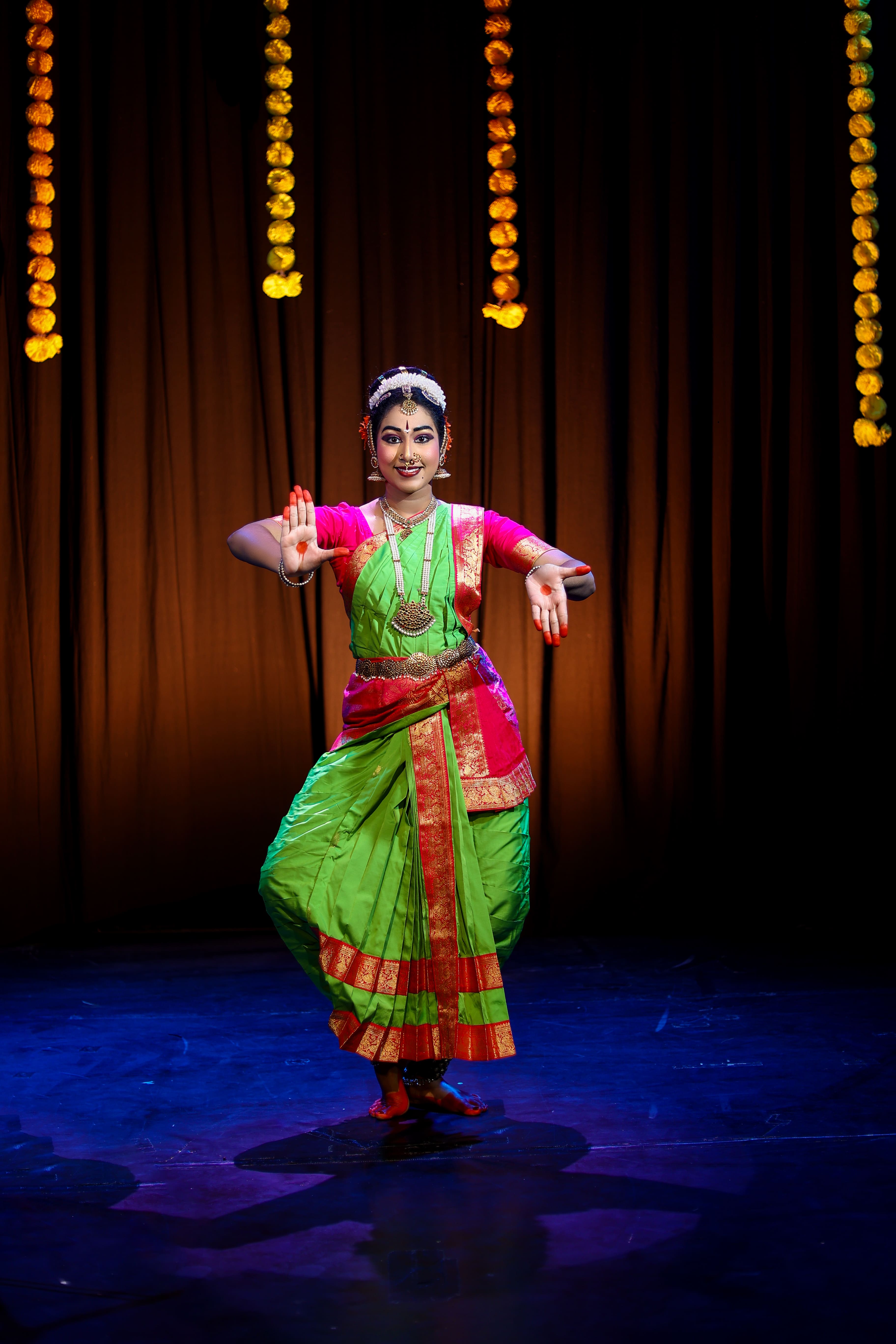 Bharatanatyam Dancer, Classical Dance Photography, Bharatanatyam Makeup, Indian Classical Dance, Bharatanatyam Costume, Traditional Dance Portrait, Backstage Dance Photography, South Indian Classical Dance, Temple Jewellery, Dance Artist Portrait