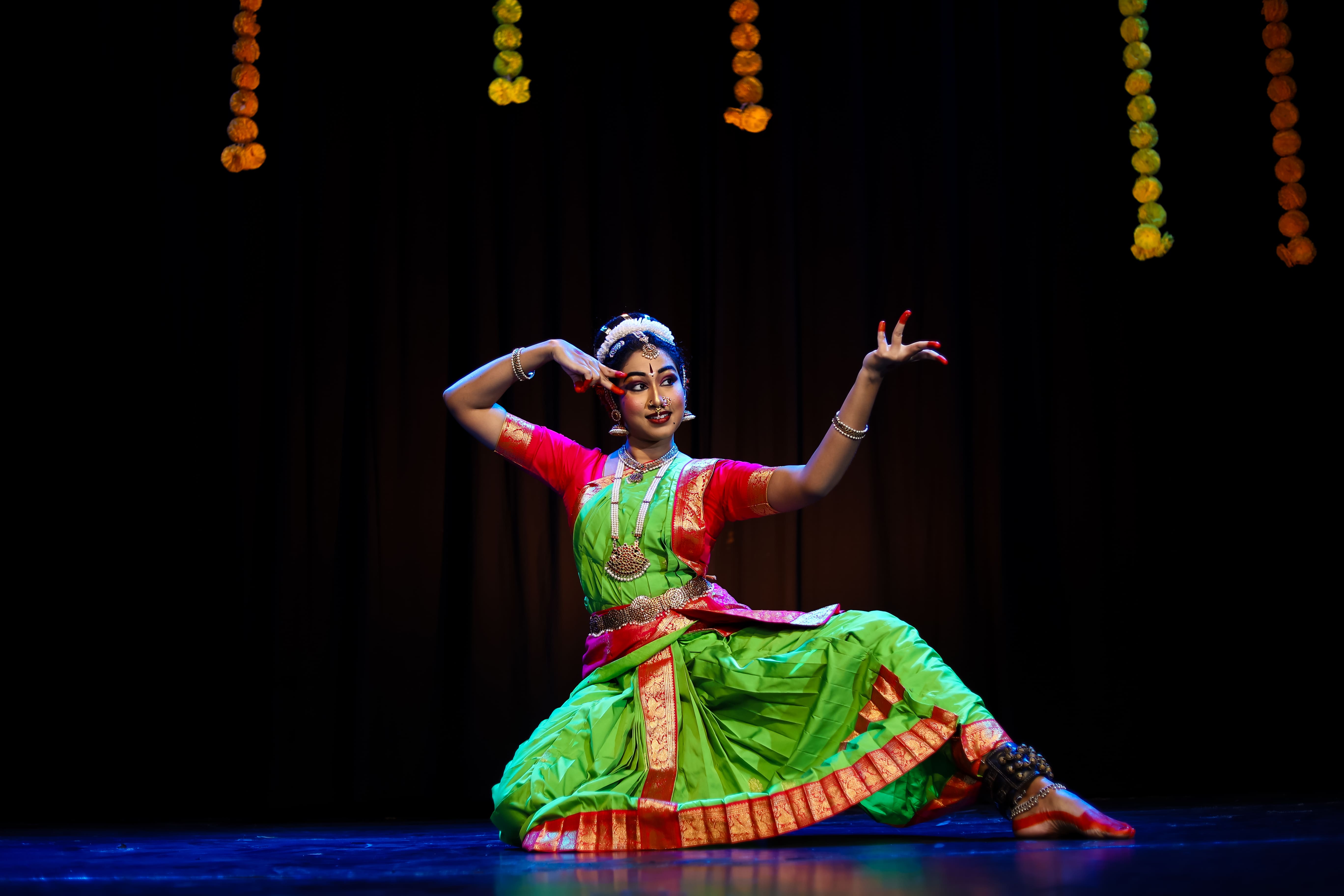 Bharatanatyam Dancer, Classical Dance Photography, Bharatanatyam Makeup, Indian Classical Dance, Bharatanatyam Costume, Traditional Dance Portrait, Backstage Dance Photography, South Indian Classical Dance, Temple Jewellery, Dance Artist Portrait
