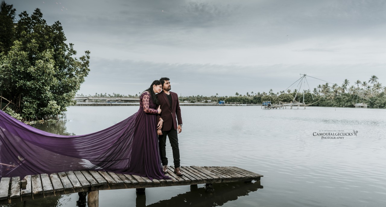 Candid prewedding Couple Outdoor PhotoShoot