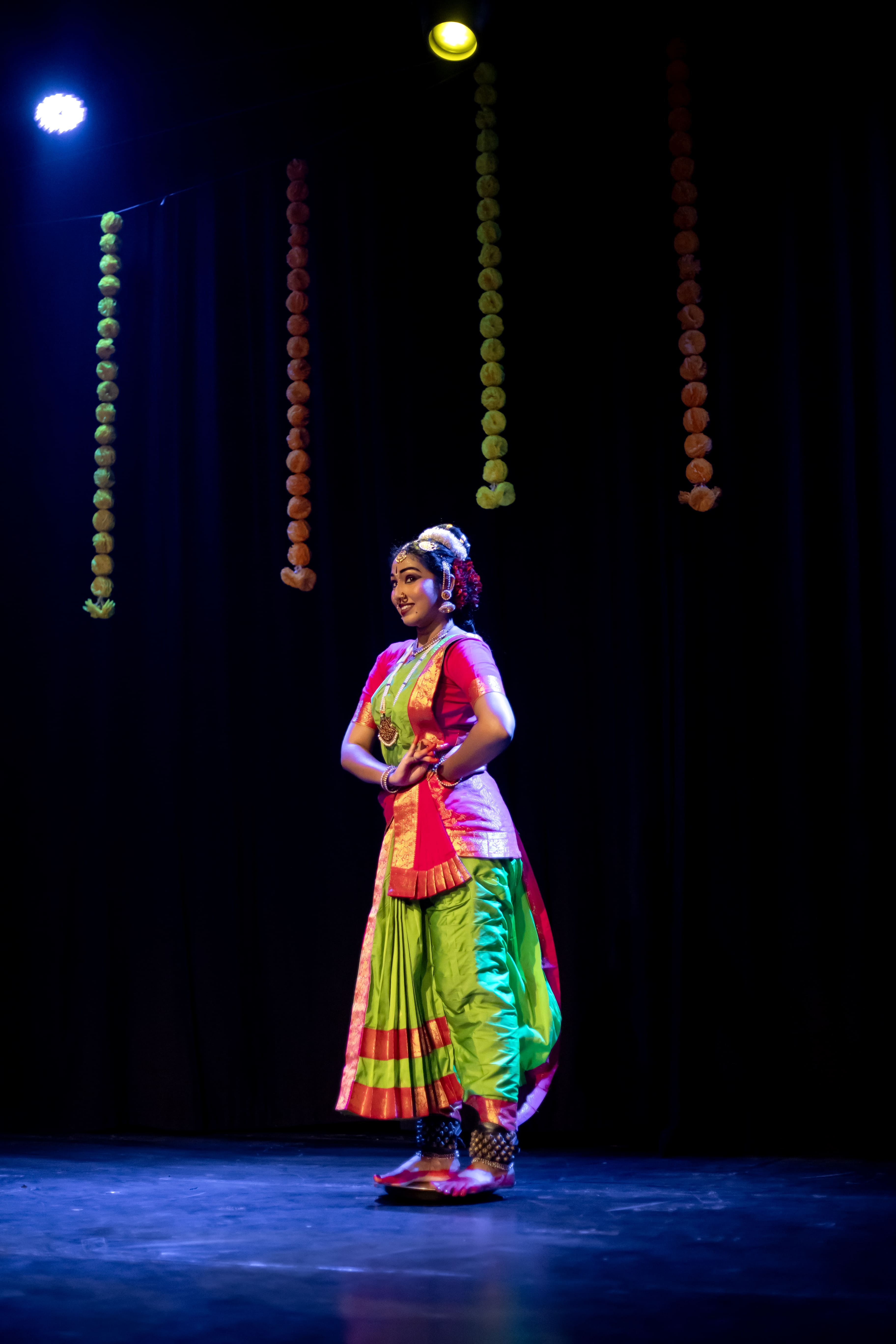 Bharatanatyam Dancer, Classical Dance Photography, Bharatanatyam Makeup, Indian Classical Dance, Bharatanatyam Costume, Traditional Dance Portrait, Backstage Dance Photography, South Indian Classical Dance, Temple Jewellery, Dance Artist Portrait