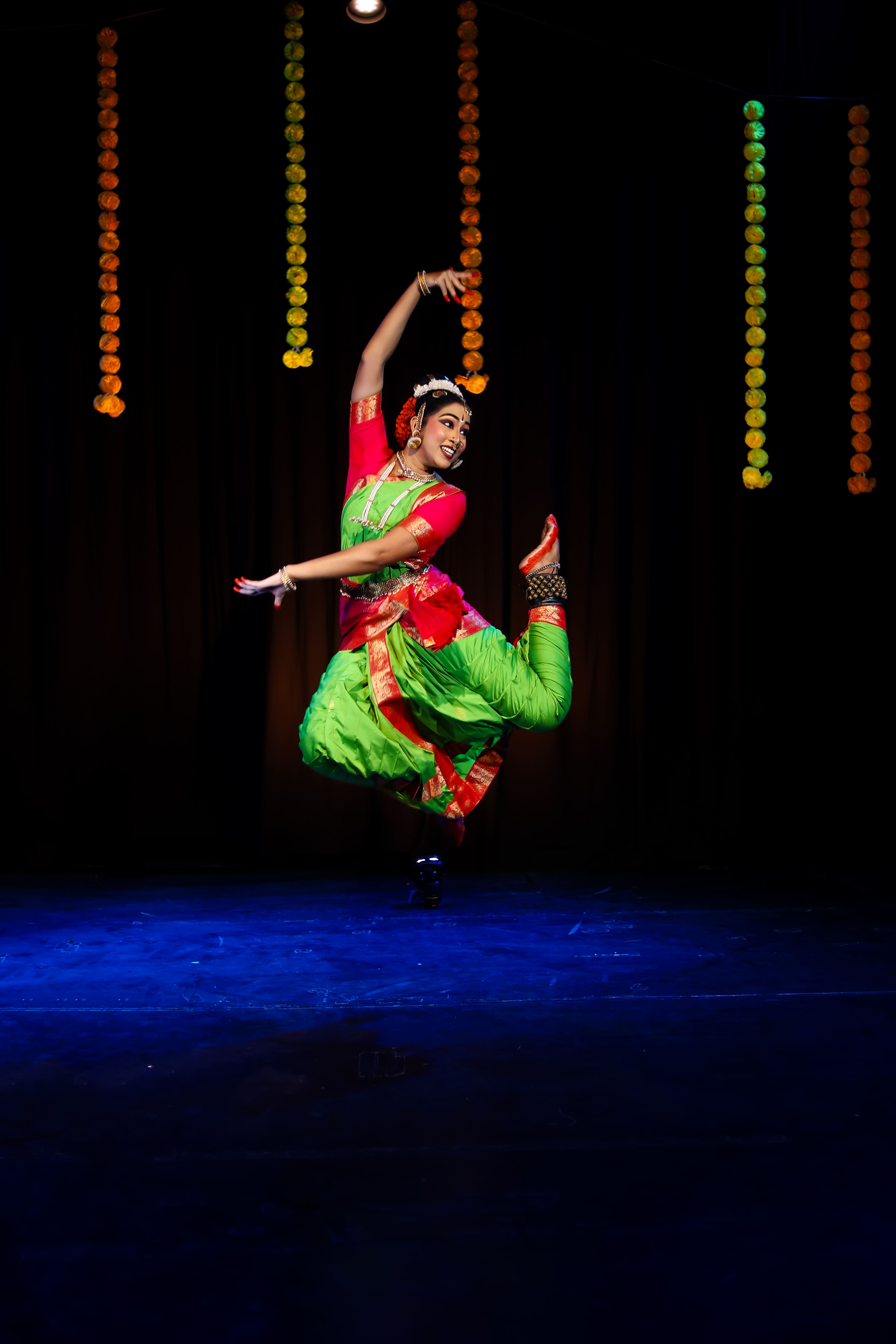 Bharatanatyam Dancer, Classical Dance Photography, Bharatanatyam Makeup, Indian Classical Dance, Bharatanatyam Costume, Traditional Dance Portrait, Backstage Dance Photography, South Indian Classical Dance, Temple Jewellery, Dance Artist Portrait