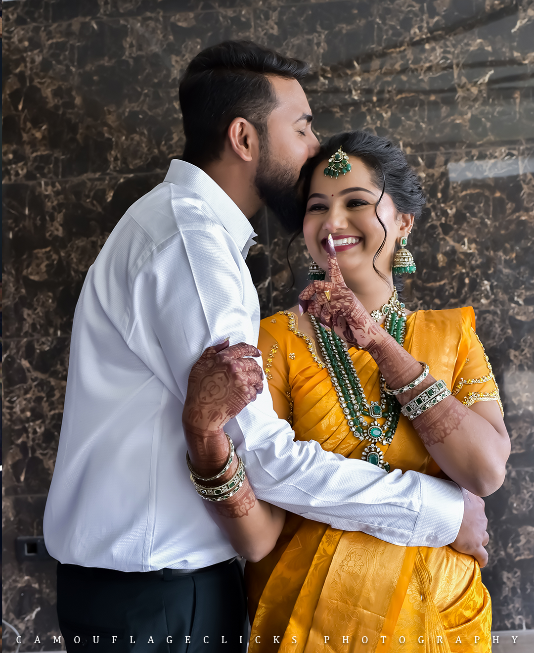 Candid moment of engagement, best candid photos of engagement 