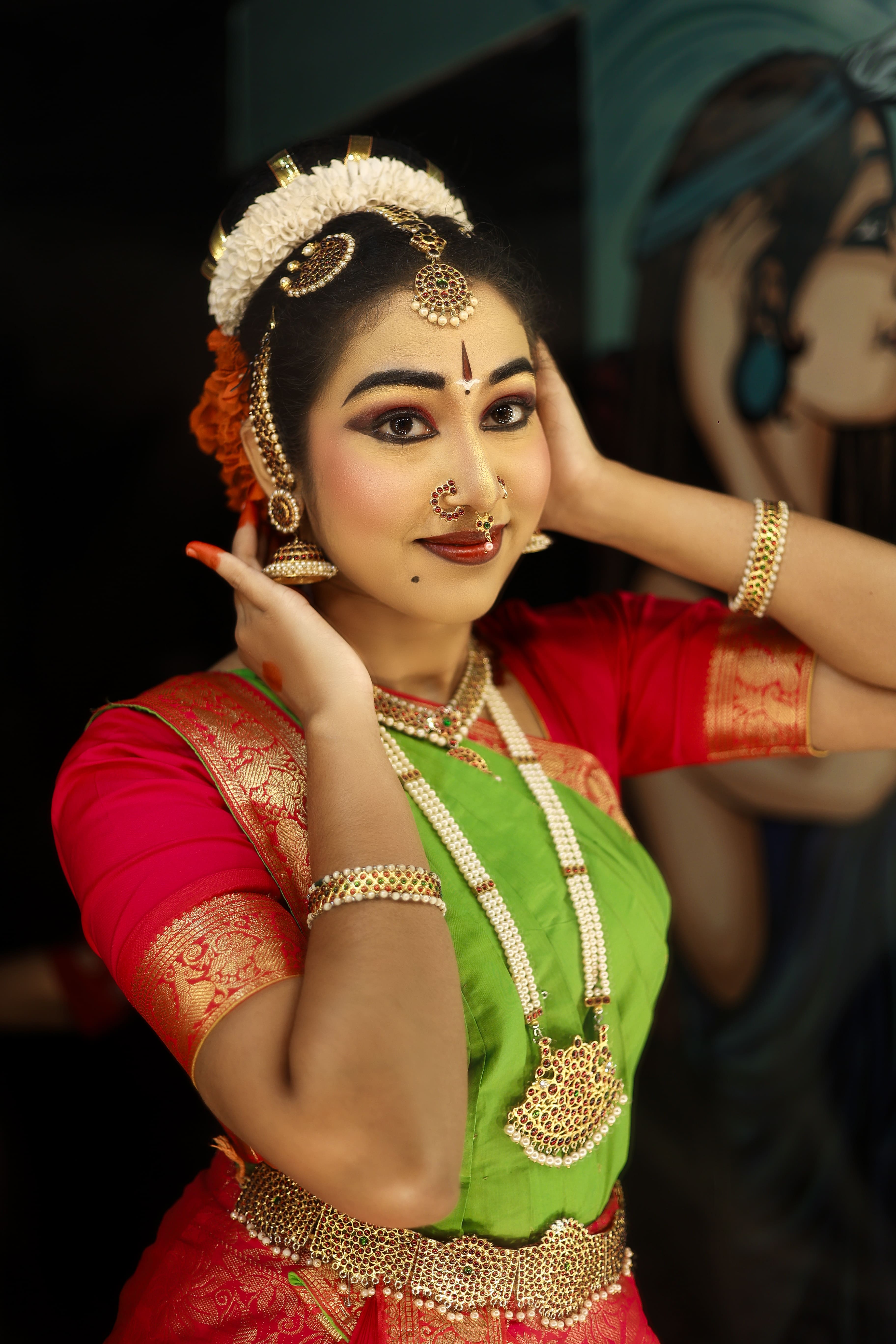 Bharatanatyam Dancer, Classical Dance Photography, Bharatanatyam Makeup, Indian Classical Dance, Bharatanatyam Costume, Traditional Dance Portrait, Backstage Dance Photography, South Indian Classical Dance, Temple Jewellery, Dance Artist Portrait